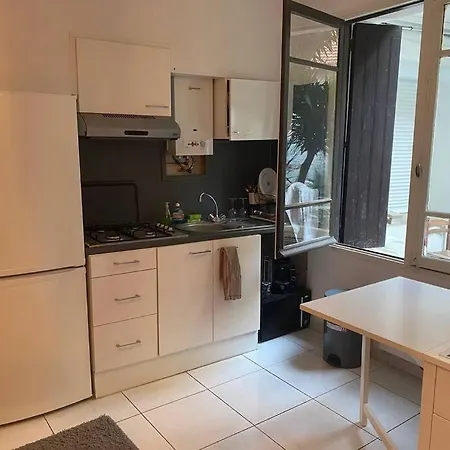 Appt 4 Pers Avec Jardin Ombrage En Centre De Apartment
